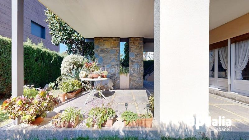 Foto abb64ea4-83a2-4501-ab47-e08ce39a10b7. Casa amb calefacció aparcament a Centre Sabadell