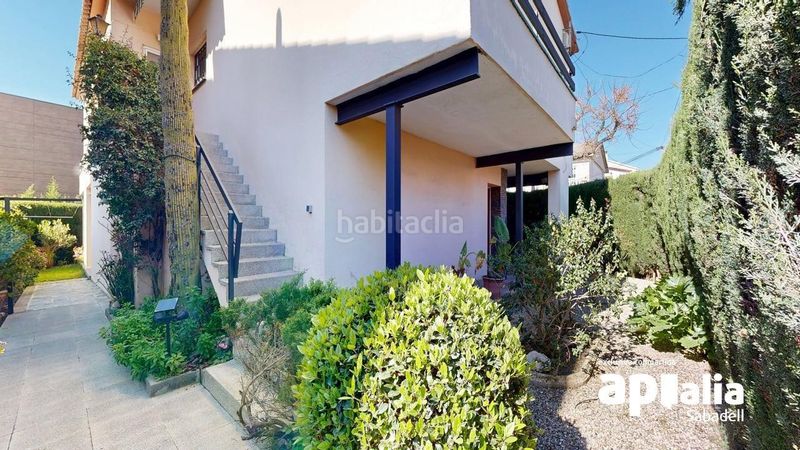 Foto b22776c8-1af8-42cf-938a-62c7382e0ee1. Casa amb calefacció aparcament a Centre Sabadell