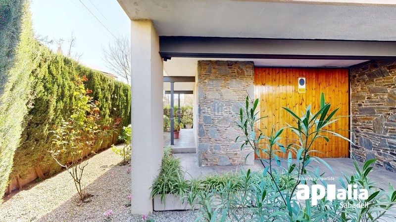 Foto be26d755-5cae-4fb0-9f1c-b55a896cf437. Casa amb calefacció aparcament a Centre Sabadell