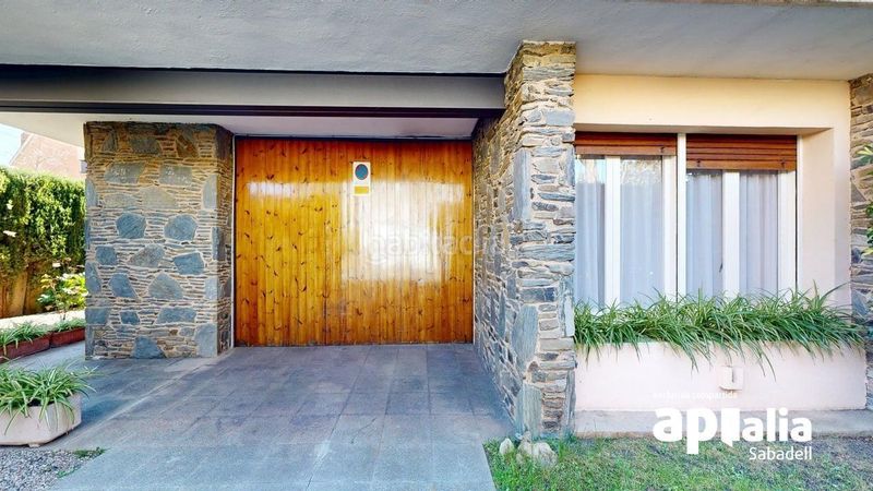 Foto d639f36d-8992-463c-9c05-a00d458ed3d4. Casa amb calefacció aparcament a Centre Sabadell