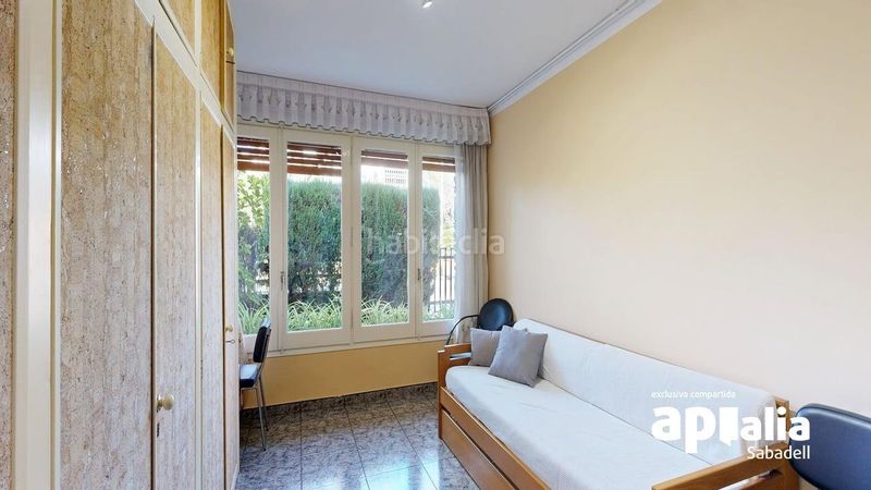 Foto f075dc2e-e80b-4d8c-a6a8-30012e9764c9. Casa amb calefacció aparcament a Centre Sabadell
