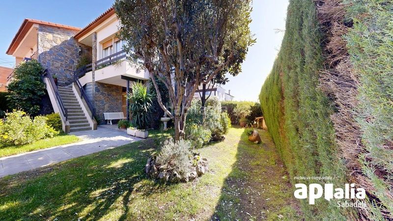 Foto f9ddb142-8407-472a-b468-ce0f94d8c8a9. Casa amb calefacció aparcament a Centre Sabadell