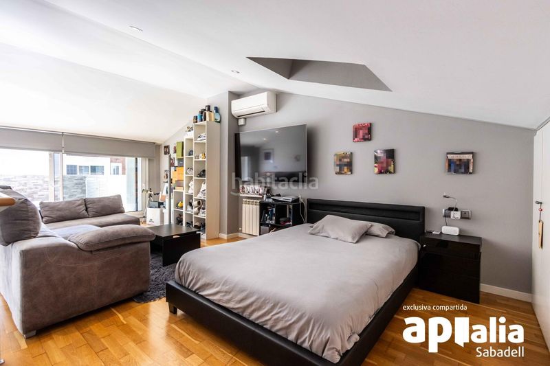 Foto 03c6d72a-827c-42f8-b313-2ee614aed491. Casa amb calefacció aparcament a Creu Alta Sabadell