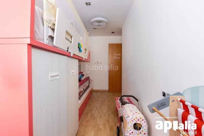 Foto 476a7bca-0fb2-44a5-a647-111ff3733820. Flat with heating pool in Eixample Sabadell