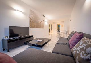Miete Etagenwohnung  Avinguda 8 d'agost