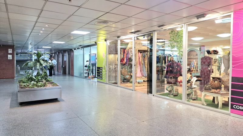 Foto 233c81cb-d640-444b-b8e0-3c546cb5114e. Business premise in avenida san francisco javier 9 in Sevilla