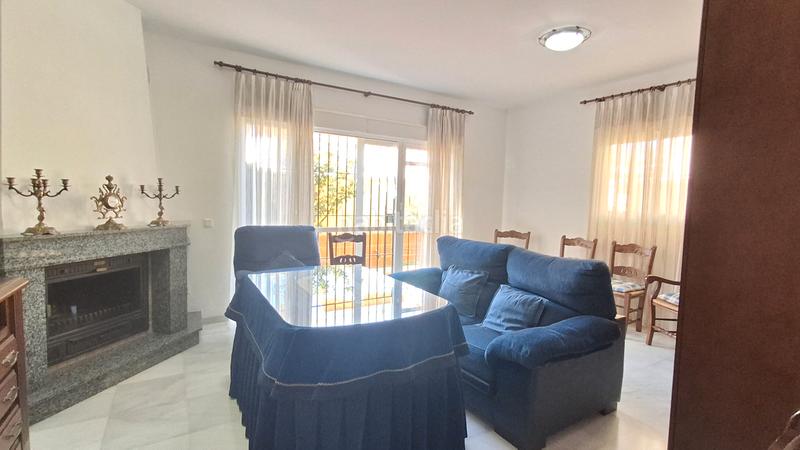 Foto fb8fa1f8-42e2-4f7b-b26d-f1625851c7a3. Casa aparellada amb xemeneia aparcament a Almensilla