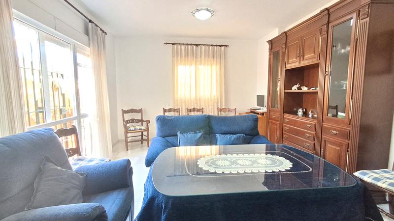 Foto bbc42bce-1c4b-4706-916c-87f277c92fb8. Doppelhaus mit kamin parking in Almensilla