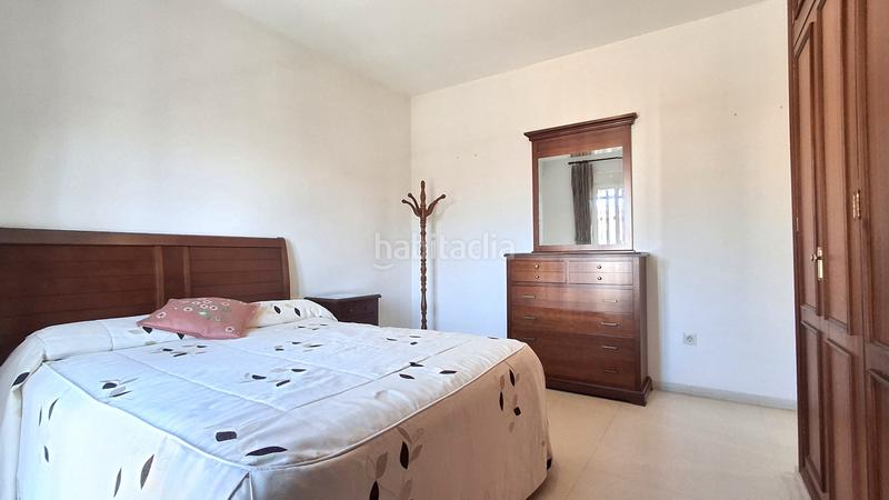 Foto cd5acb42-23dd-42f1-af4a-4eb990dbb30d. Doppelhaus mit kamin parking in Almensilla