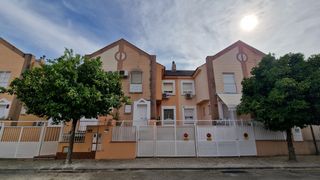 Casa adossada a Calle Fedra