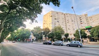 Appartement à Avenida de ramón y cajal 9. Piso ideal para reformar a tu gusto.