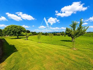 Casa in Viveda-la serna 17. Casa en viveda con 6.244m2 de terreno  santillana del mar  oport