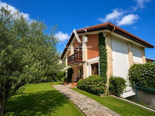 Casa  Mies de hormas 85. Casa con jardín, garaje y 4 dormitorios en ajo