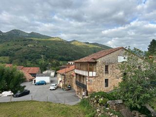 Masia a Rionansa. Casona en celis