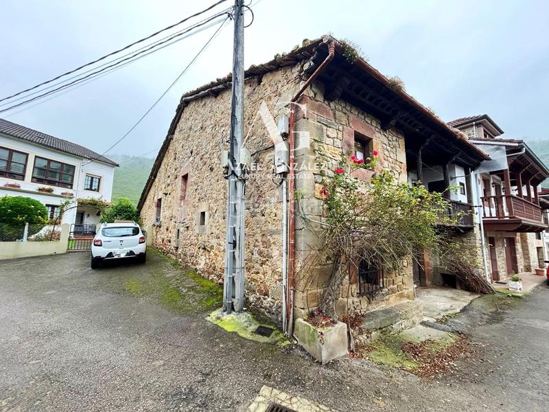 Foto 5821dfb0-1246-4680-ab4a-b982e75f004a. Casa adosada casona para reformar en cosío en Rionansa