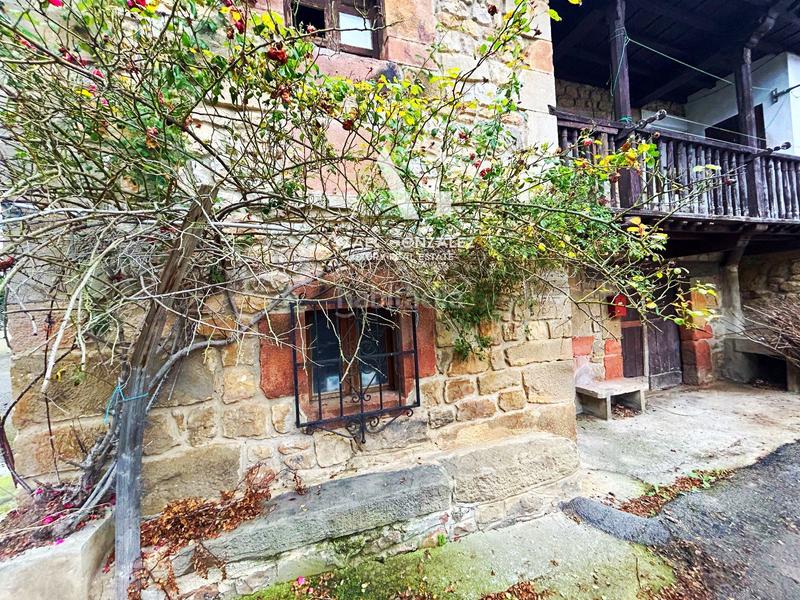 Foto b12ec2b0-5c75-4455-8fc9-45ac60d89f49. Casa adosada casona para reformar en cosío en Rionansa