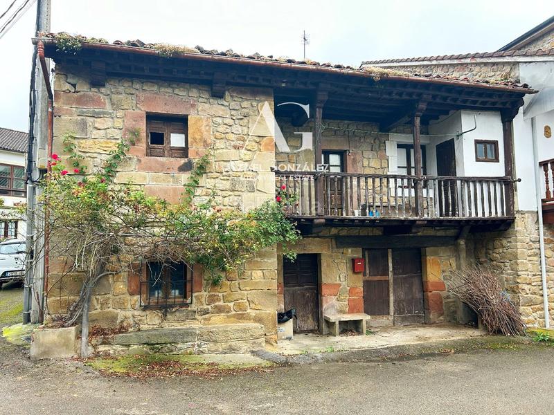 Foto fc074390-41ca-415a-ac1e-e9bd83665cdf. Casa adosada casona para reformar en cosío en Rionansa