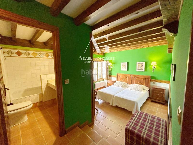 Foto 449b70d3-a004-42bb-94e2-6ced0a8e54c8. Edificio villa de lujo en Santillana del Mar