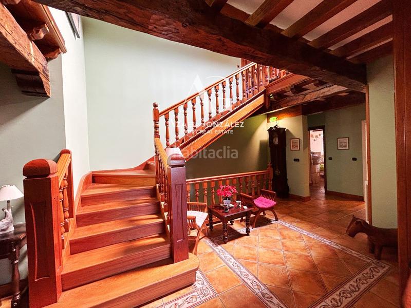 Foto 45d78f7e-9c34-4fd7-a333-4e488dd87ea9. Edificio villa de lujo en Santillana del Mar