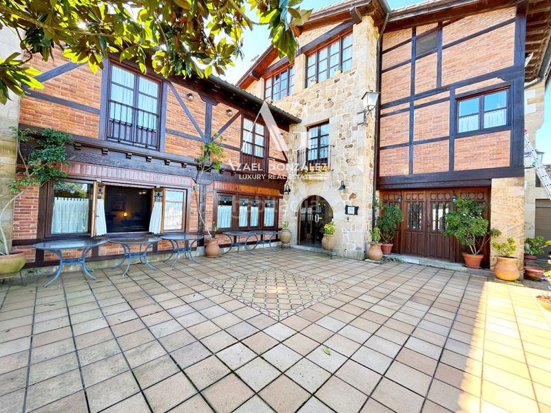 Foto a7fccac7-50e3-48ba-ad74-aba662ce449c. Edificio villa de lujo en Santillana del Mar