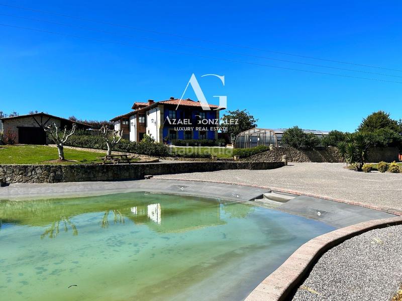 Foto af9e6992-23cf-46f2-9504-6f5f7463ca4c. Edificio villa de lujo en Santillana del Mar