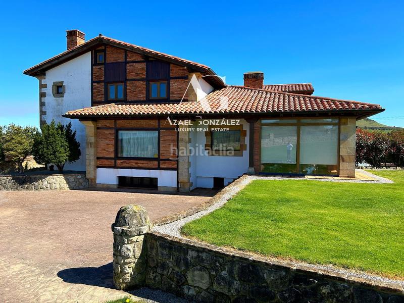 Foto b53ed476-ebc0-4b7c-b648-bd89b9c1ce91. Edificio villa de lujo en Santillana del Mar