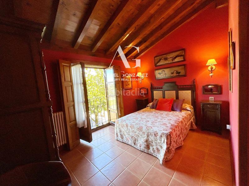 Foto b8162803-b02f-46f8-928d-1e63eaa929f8. Edificio villa de lujo en Santillana del Mar