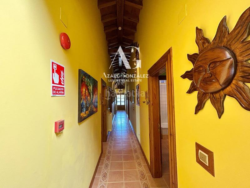 Foto b83fa959-7b99-407e-8bb8-fd09c4b93f33. Edificio villa de lujo en Santillana del Mar