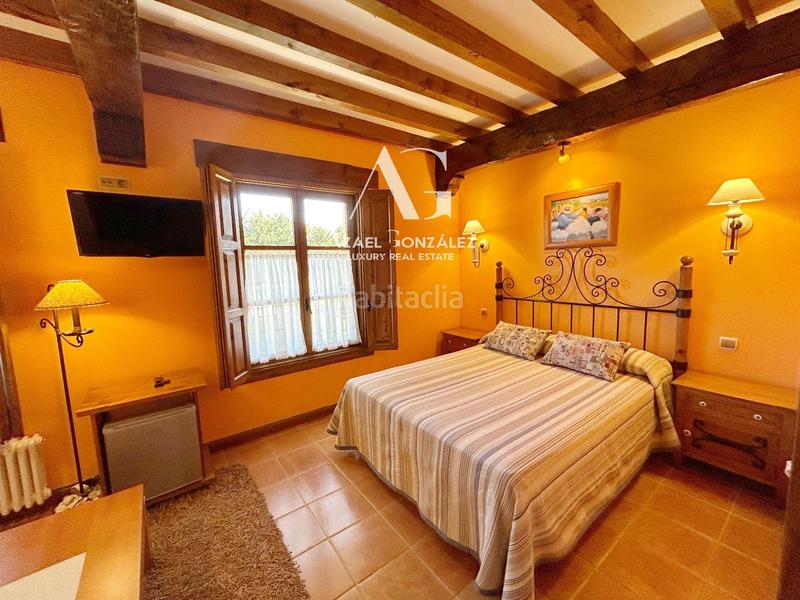 Foto bc1a2099-a885-46a5-ab7c-a0da064c950a. Edificio villa de lujo en Santillana del Mar