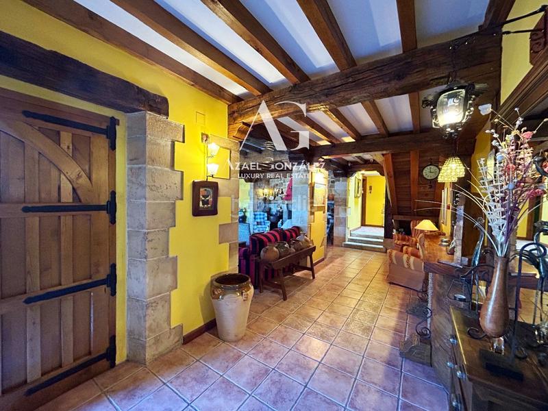 Foto c710ce0f-5875-4588-98fd-d0f15eebe30f. Edificio villa de lujo en Santillana del Mar
