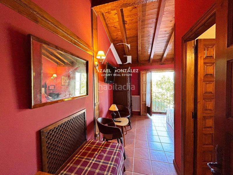 Foto f31d0d81-9f45-47d7-847e-11cd15d8a75d. Edificio villa de lujo en Santillana del Mar