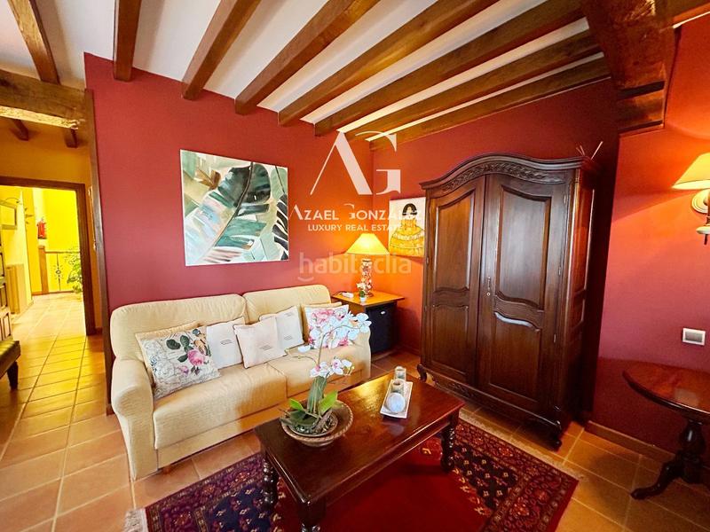 Foto fb8d1c00-d5b5-4ff6-a886-bd593acee728. Edificio villa de lujo en Santillana del Mar