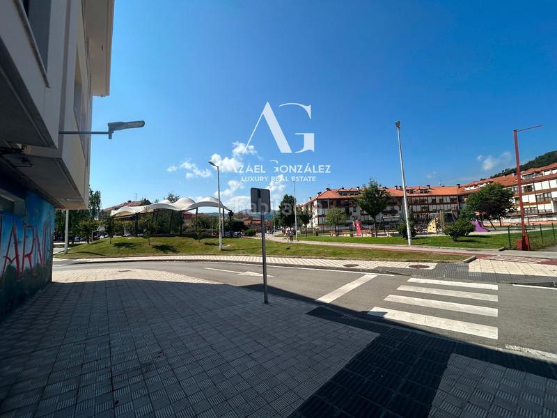 Foto 0d0eb790-cdae-4c4f-b251-bf3d8802b7c1. Local commercial dans Cartes