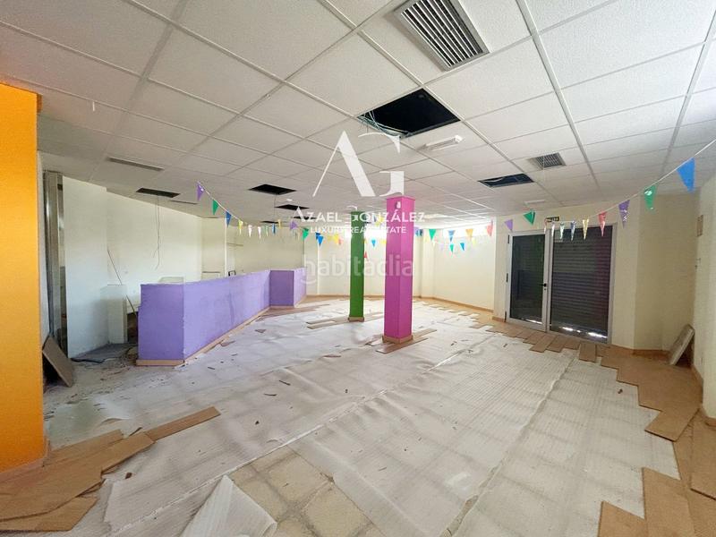 Foto bc692281-ddbb-481e-b41e-fcd7132c789f. Local commercial dans Cartes