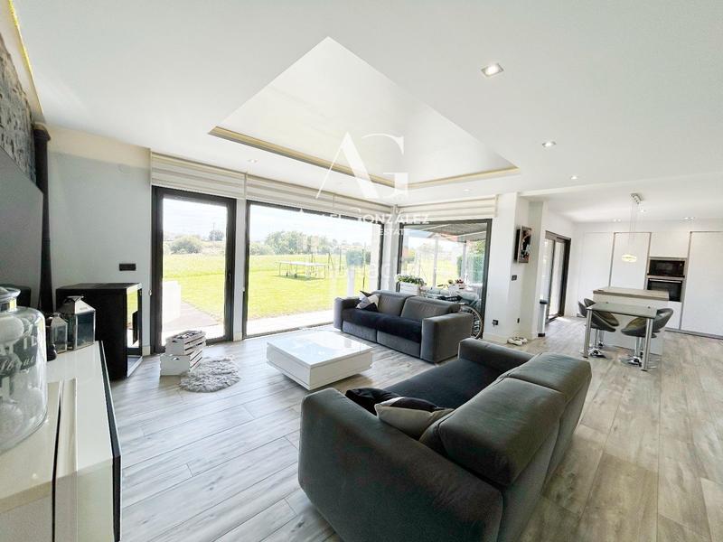 Foto 8aa5f97f-bf16-48a1-b0a4-f3711afc8fb7. Xalet amb calefacció aparcament a Alisal - San Román Santander