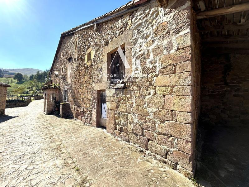 Foto 0b531ed0-7f32-494b-a7e7-0461966f2e17. Casa adossada a Cabuérniga