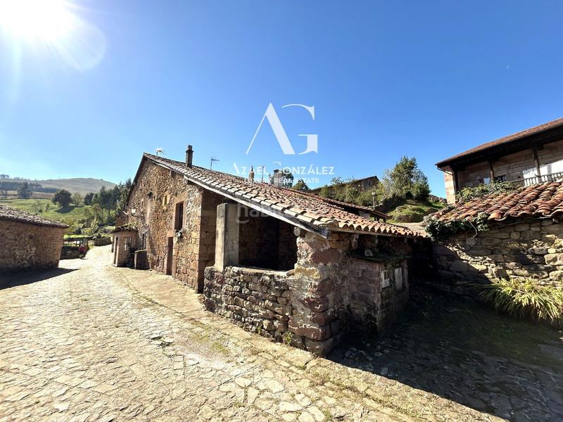 Foto d0741907-95c7-436f-ae1f-07b5268ecbe0. Casa adossada a Cabuérniga