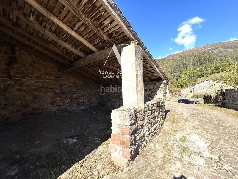 Foto eaf4056c-d18c-4ab5-a384-e2bc0be8c640. Casa adossada a Cabuérniga