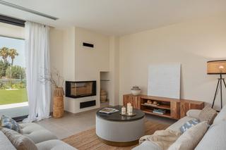 Casa pareada en Pals. Casa adosada amb piscina privada al cor del poble de pals