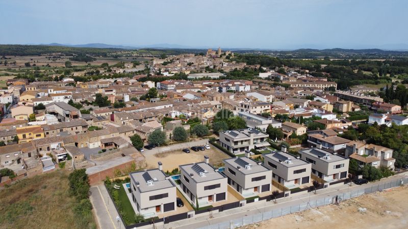 Foto adf8e771-d711-4379-b163-cae9e3dee9cc. Casa 342m<sup>2</sup> amb xemeneia calefacció aparcament piscina a Pals