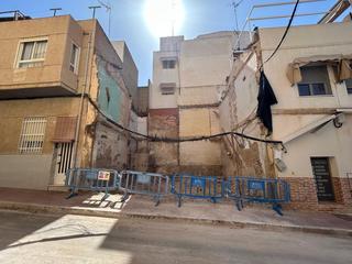 Residential Plot in Calle antina 3. Edificio con parcela en venta.