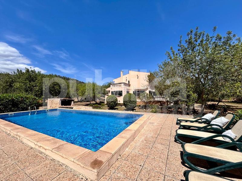 Foto 7f42ff0d-b89e-4f99-829c-2b8d555c7e11. Country house with parking pool in Llucmajor interior Llucmajor