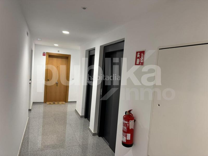 Foto bec6a916-1ef8-42f7-ab4b-45d67fb4d4e5. Piso amplio y luminoso piso en campello playa, a solo 800 metros del mar en Campello (el)