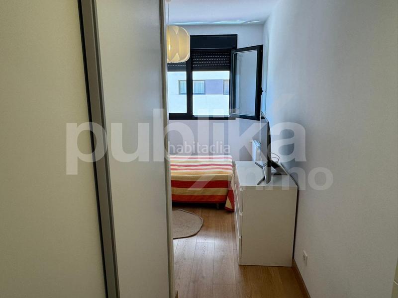 Foto e49e1278-4475-49cb-83b5-0d3451d10553. Piso amplio y luminoso piso en campello playa, a solo 800 metros del mar en Campello (el)