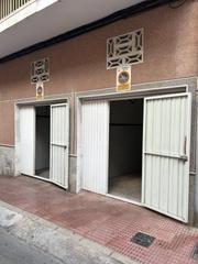 Local commercial à Calle ramon y cajal 29. 2 locales en venta con vado