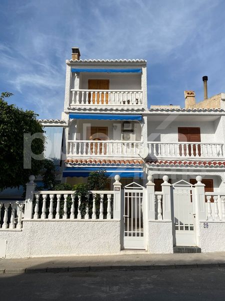 Foto af90c1fd-3d0f-4295-952c-9d62ffadb32a. Casa adossada amb calefacció aparcament piscina a Santa Pola