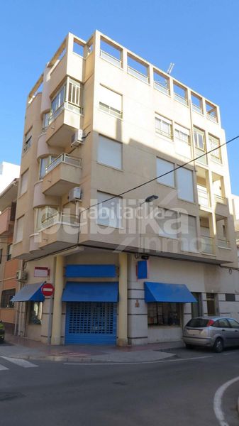 Foto 2f66ebd9-4940-4c9c-ae6d-ade0f0dcad15. Local comercial a Centro Santa Pola