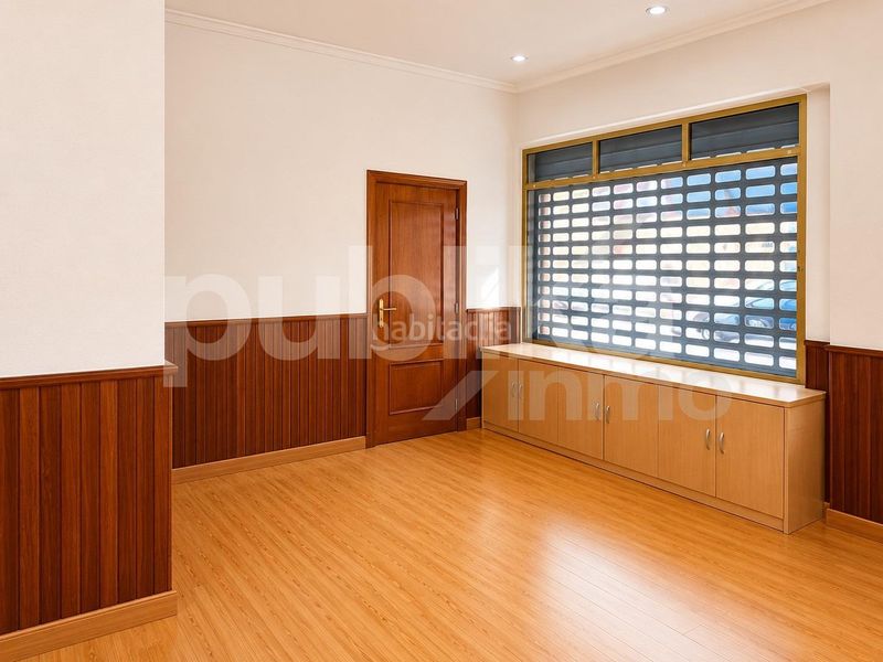 Foto a6bf3bb5-eb9b-44e8-ab3d-92b55d45816e. Local comercial a Centro Santa Pola