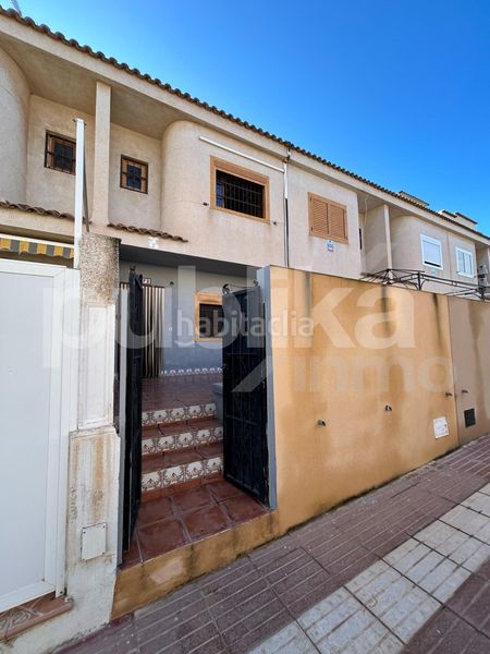 Foto a24a61c6-40a8-4637-a049-3a5285836c54. Casa adossada a monte de sta pola 35 a Monte Faro-Altomar II Santa Pola