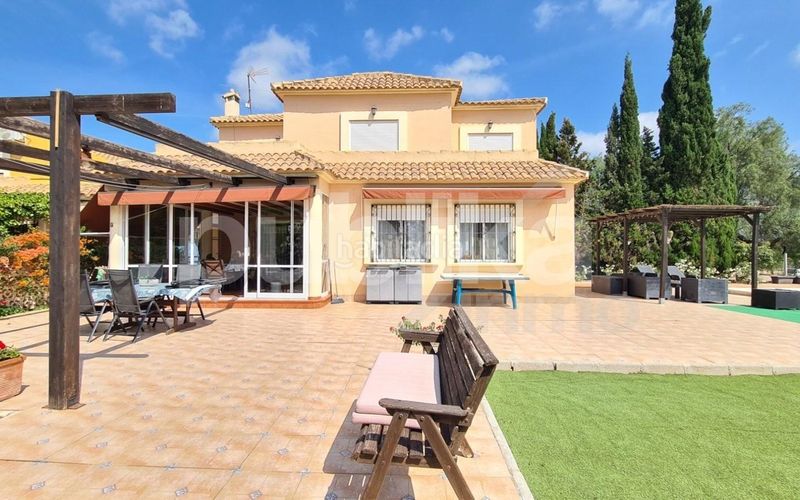 Foto 4e6ab241-8a6d-427e-98c7-4dd4b9f8e959. Casa amb aparcament piscina a Perleta - Maitino Elche / Elx